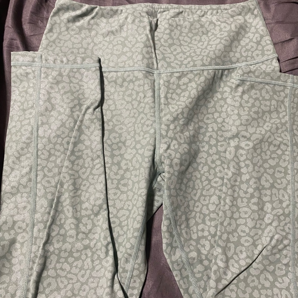 CVG leopard size small